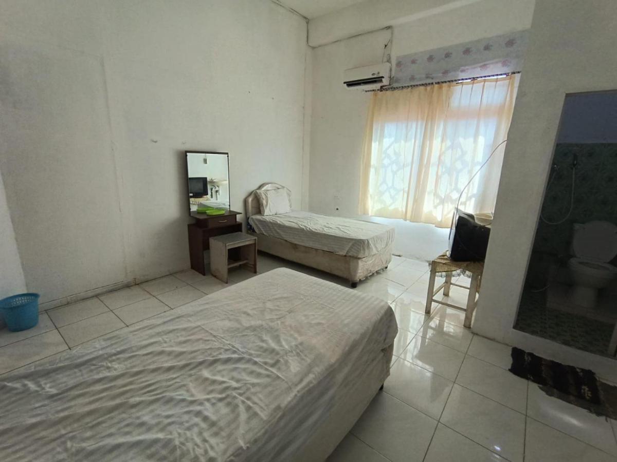 Spot On 92458 Azeela Kost Syariah Hotell Banjarmasin  Exteriör bild